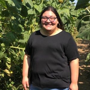 Meet your Posher, Claudia